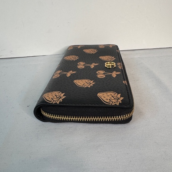 Gucci Marmont Strawberry Cherry Zip Around Wallet - Picture 4 of 6